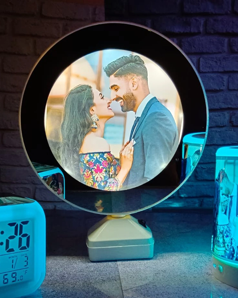 thagi.box - Personalised gifts are always the best! No matter what's the  occasion, get this beautiful magic mirror gift, which comes with a  customisation option. Capture your favourite memory and let it